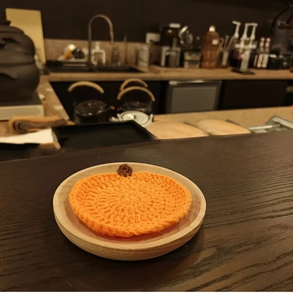 4 Pc Handmade Knitted Pumpkin Shaped Coasters Set New - Picture 5 of 7